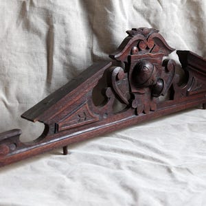 Fronton antique français en bois sculpté Projet de récupération architecturale de travail du bois bricolage Globe carte du monde géographie