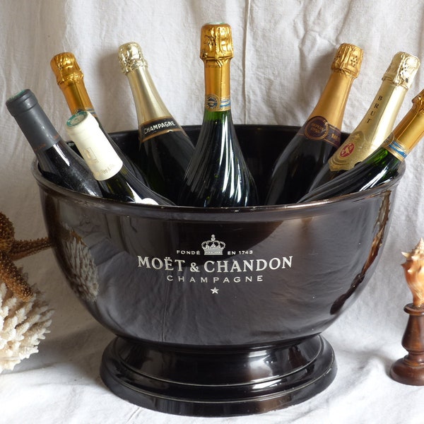 Giant size french vintage Moet & Chandon varnished pewter champagne tub. Eight bottle champagne bucket. French pewter ice vasque.