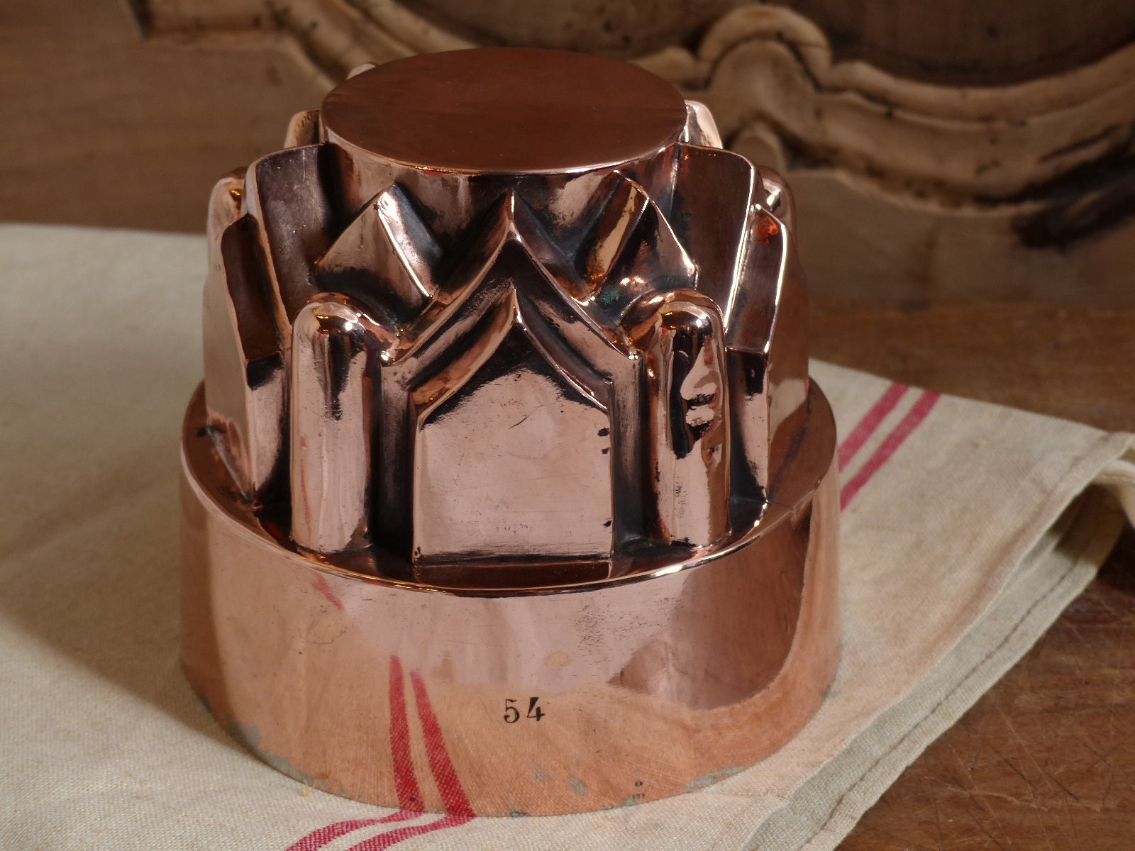 Antique french heavy weight copper cake mold. Brioche mold. Copper bundt pan. French bakery. 19th century french copper cake mold.