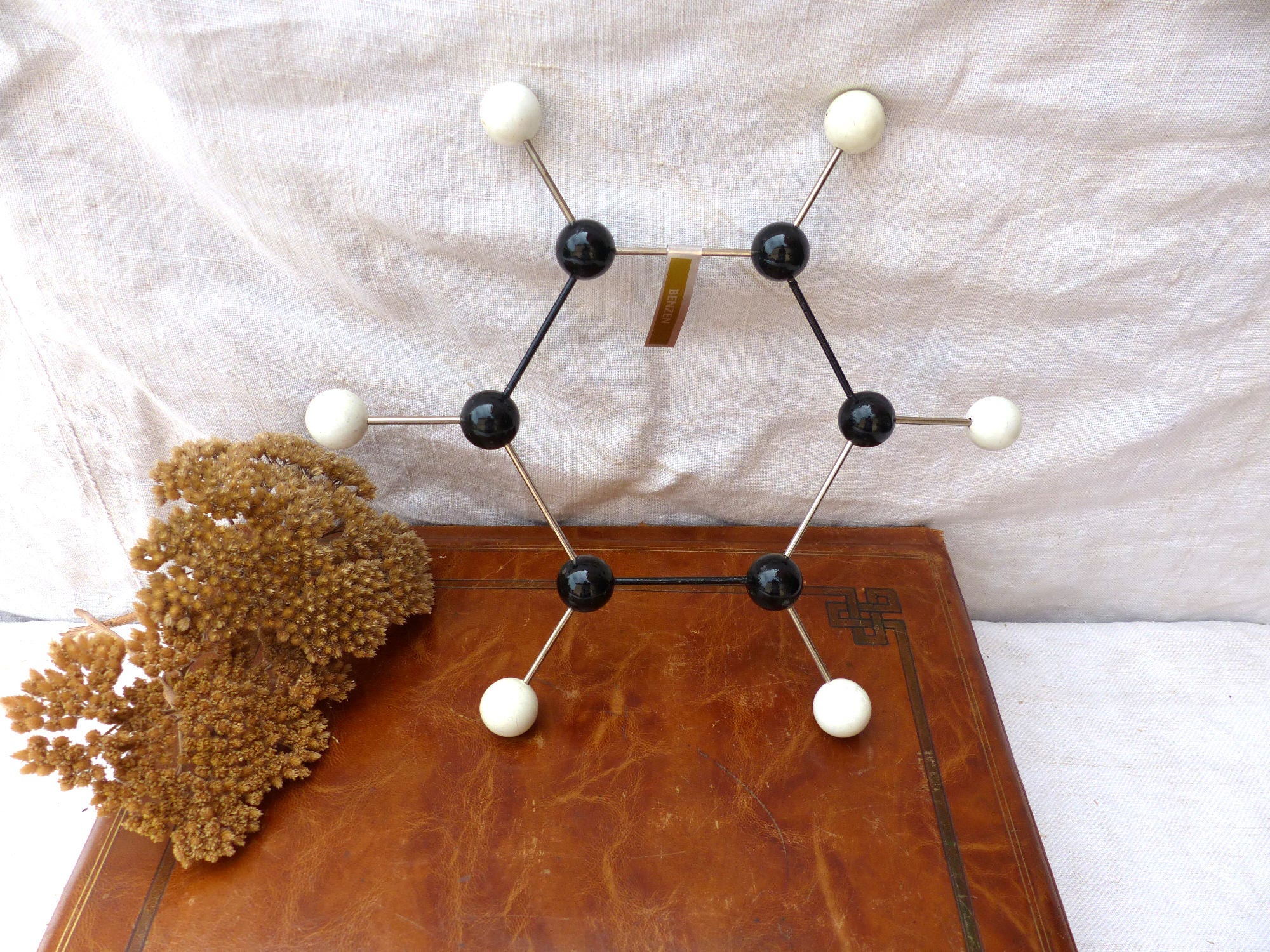 Modèle Vintage de Petites Molécules. Modèle Moléculaire Scientifique. Modèle Chimie Vintage. Cabinet