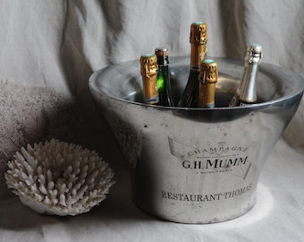 Gran bañera de champán de peltre MUMM francesa vintage. Cubo de champán de peltre para 4-6 botellas. Restaurante Thomas Edición de diseño de Eric Berthes