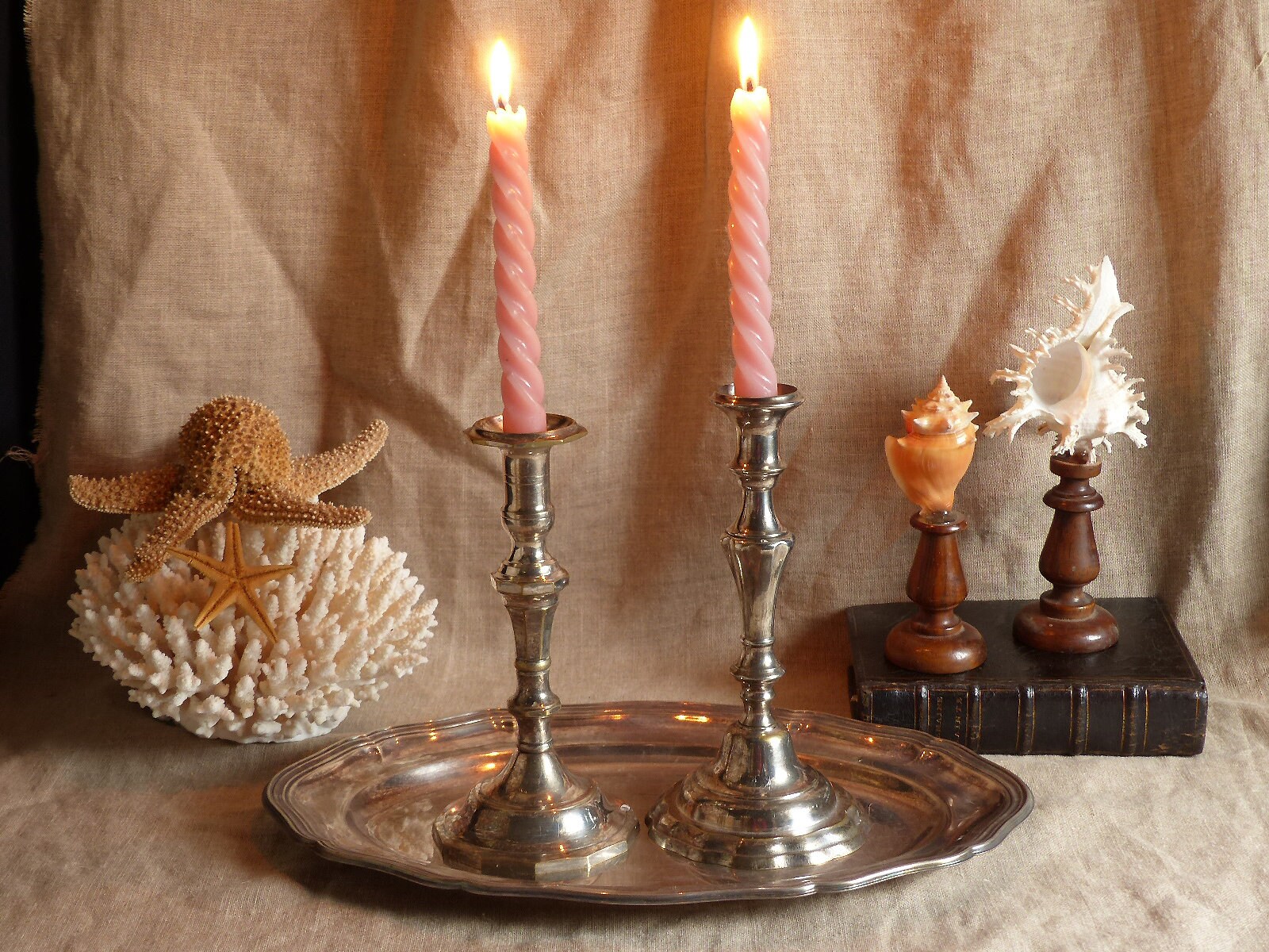 Antique Français Paire de Bougeoirs en Argent avec Plateau Ovale à Bord Festonné. Plateau d'argent B