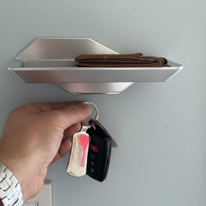 Jet Floating Magnetic Entryway Key Holder Shelf – Minimalist Wall Organizer (Command Strip Mounted)