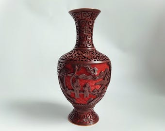 中国の本物の手工芸品、赤い朱色の彫刻が施された漆器の花瓶、蓮の花の