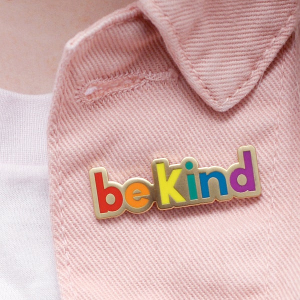 Be Kind Enamel Pin - Pin motivazionale - Rainbow Pin - Smalto duro - Pin smaltato - Flair - Spilla - Spilla - Pin Badge - Pin Badge