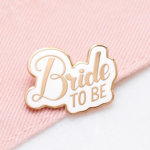 Pin de esmalte para futura novia - Pin de boda - Insignia de despedida de soltera - Pin de despedida de soltera - Pin de esmalte - Regalo de novia - Regalo de compromiso - Insignia de pin - Dorado