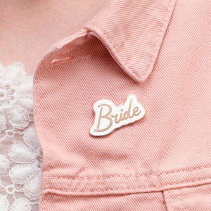 Pin de novia esmaltado - Pin de boda - Insignia de despedida de soltera - Pin de despedida de soltera - Pin de esmalte duro - Regalo de novia - Insignia de pin - Regalo simbólico de boda - Oro