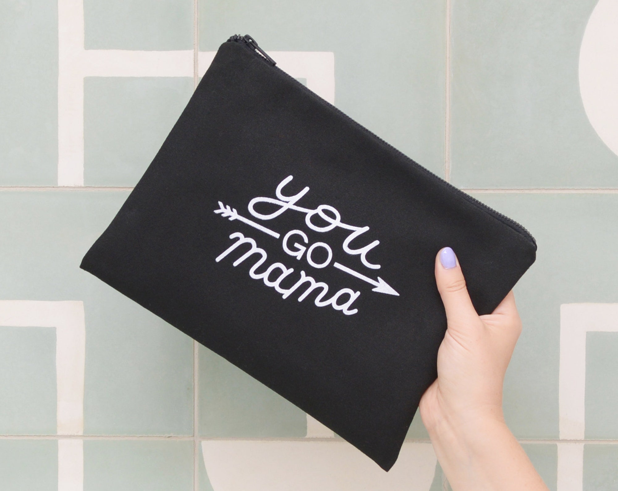 Discover Bolsa Con Cremallera De Maquillaje You Go Mama Slogan