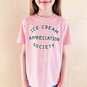 Ice Cream Appreciation Society T-shirt pour enfants T-shirt d'été T-shirt de vacances T-shirt pour fille T-shirt pour garçon Amateur de crème glacée T-shirt pour enfant NOUVEAU Strawberry