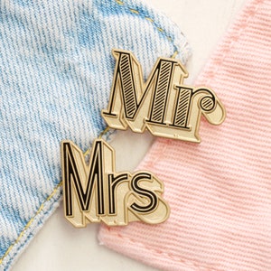 Mr/Mrs Esmalte Pin Set - Pin de esmalte de boda - Regalo de recién casados - Estilo de novia - Insignias de luna de miel - Pin de esmalte duro - Pines de esmalte - Insignia de pin