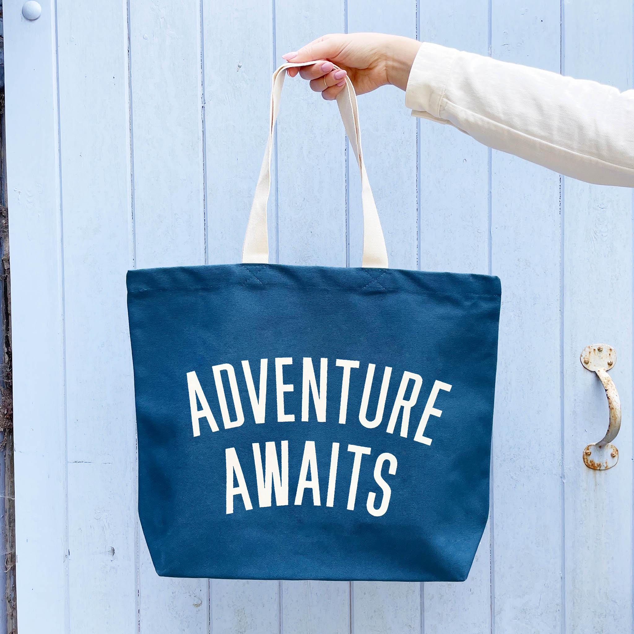 ★TOUT Y EST★ EMERA Lettering Logo Satchel Bag HO1A3A27 EMERA LOGO GIRLFRIEND SATCHEL – GUESS