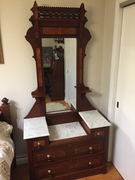 Antique Victorian Dresser With Mirror