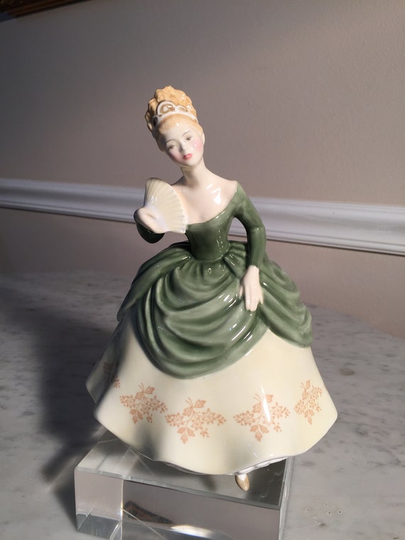 Royal Doulton Soiree HN2312 Figurine (DEB) Royal Doulton Soiree HN2312 Figurine (DEB)