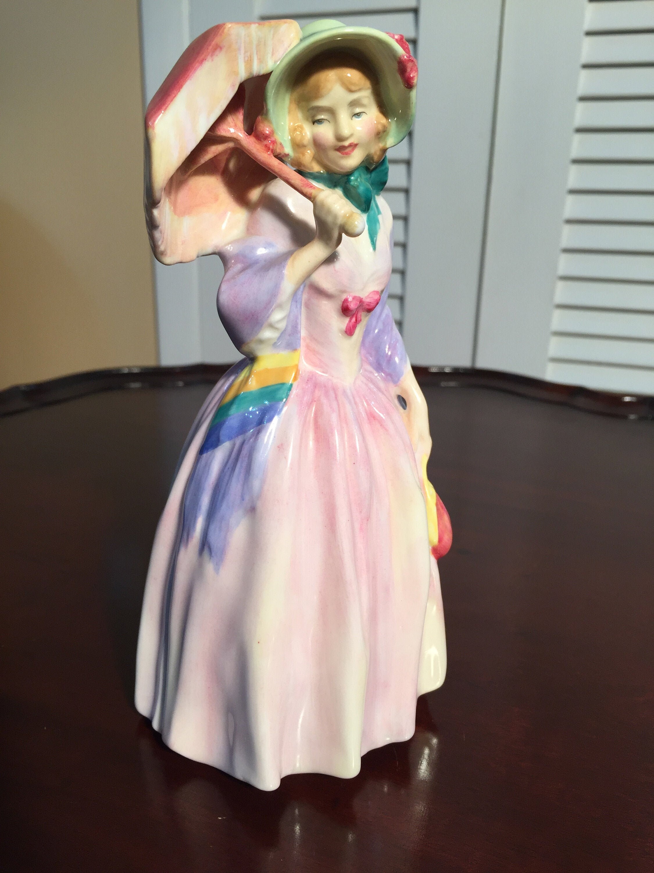 ロイヤルドルトン　MISS DEMURE ロイヤルドルトンMISS DEMURE