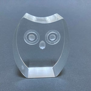 vintage mid century modern minimalist lucite owl paperweight figurine