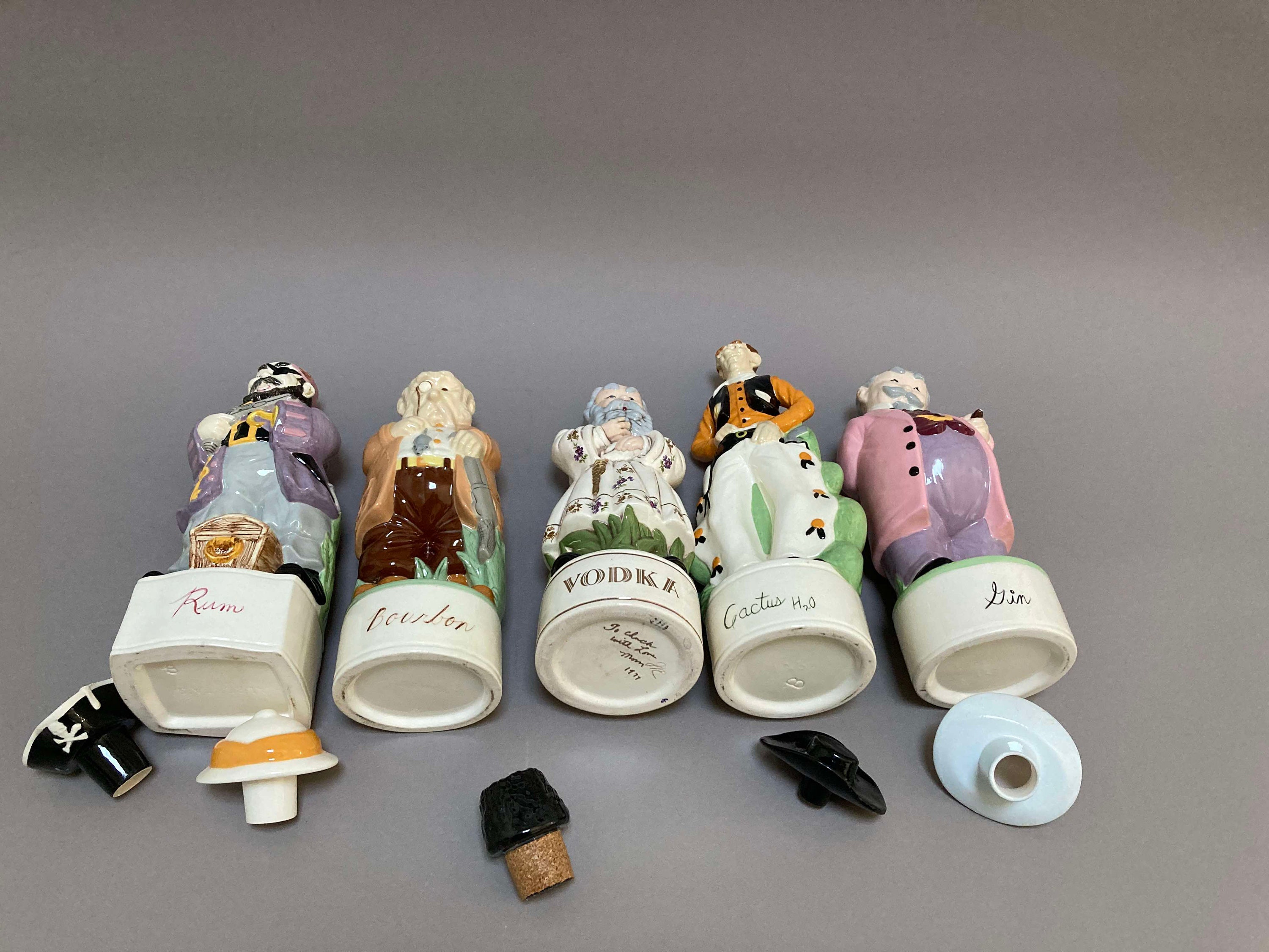 1983年 フック・アップ / コモンウェルス・ディスティラリー　陶器製デカンタ Lot of 5 Vintage Ceramic Figural Decanters, Pirate, Explorer