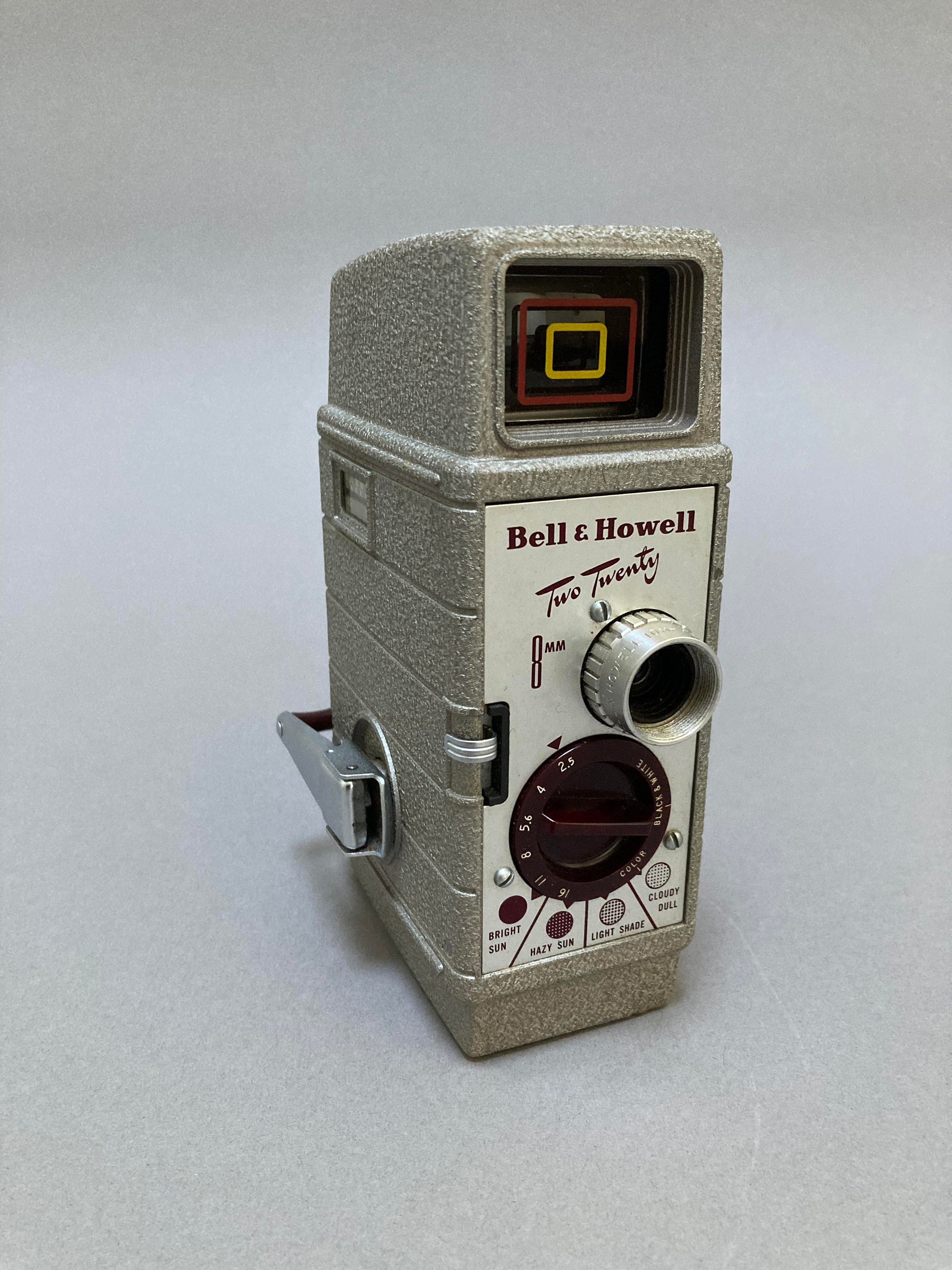 Bell&Howell ベル＆ハウエル 映写機 8ミリ フィルム Vintage 1958 Bell & Howell Two Twenty 8mm Movie Camera - Etsy