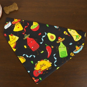Taco Dog Bandana Personalized (Over the Collar) -  Taco Tuesday // Taco Cat Bandana // Party Bandana // Gift for pets // Slip on