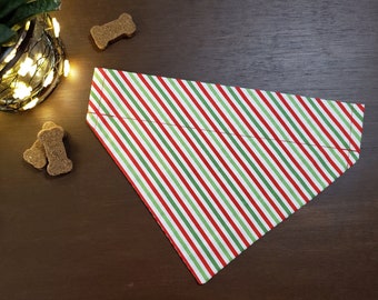 Pañuelo navideño para perro (sobre el collar) - Rayas rojas, blancas y verdes // Pañuelo navideño para gato // Pañuelo festivo // Pañuelo sin cierre