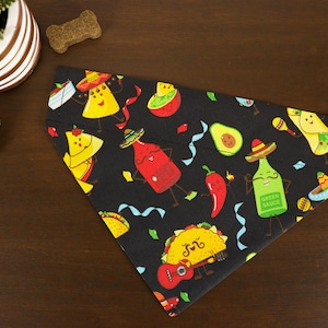 Taco Dog Bandana Personalized (Over the Collar) -  Taco Tuesday // Taco Cat Bandana // Party Bandana // Gift for pets // Slip on