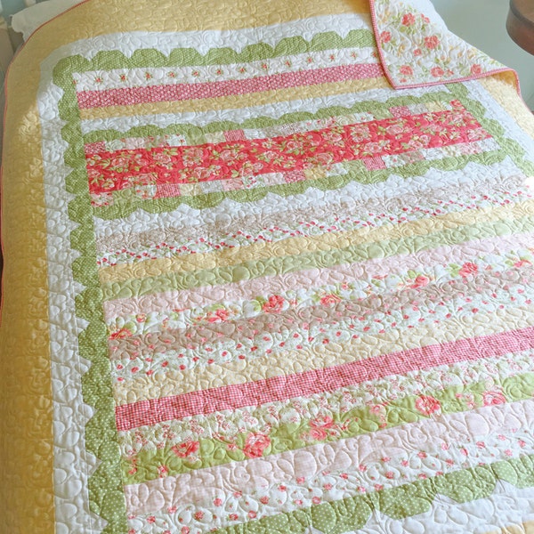 DIGITAL Pattern: Sweetly Scalloped (Jelly Roll Quilt)