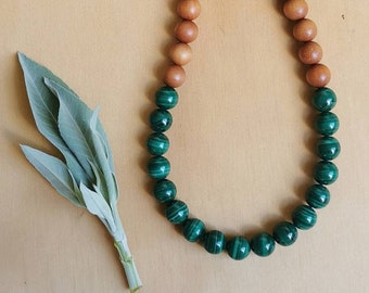 Malachite and Aromatic Sandalwood Necklace