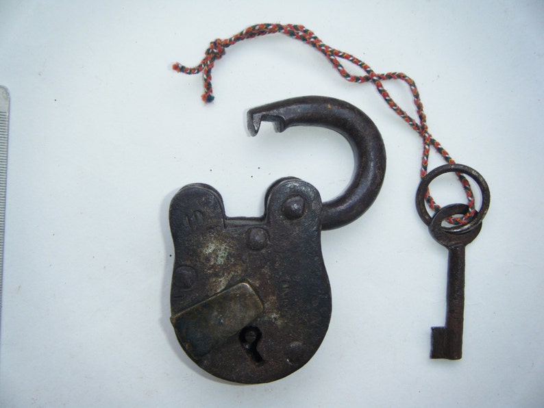 Vintage Rare Original Old Iron Lock Antique Handmade Heavy Pad Lock Working Condition #1511