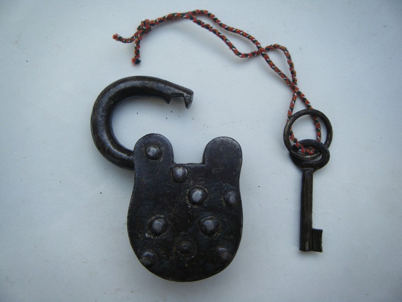 Vintage Rare Original Old Iron Lock Antique Handmade Heavy Pad Lock Working Condition #1511