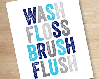 Pode incluir: Um sinal de banheiro branco com as palavras "WASH, FLOSS, BRUSH, FLUSH" em letras azuis, cinzas e azul claro.