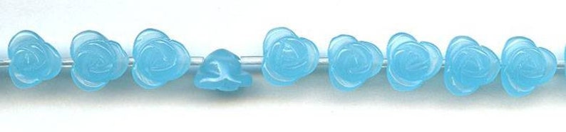 Beautiful Blue Color Floral Beads Deep Carved Flower For Jewelry Designs M Syn Turquoise Quartz 10mm 7mm Carved Flower Beads 15.5 long