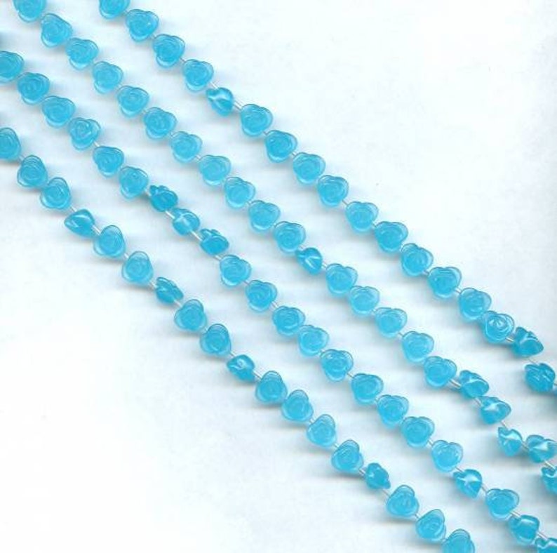 Beautiful Blue Color Floral Beads Deep Carved Flower For Jewelry Designs M Syn Turquoise Quartz 10mm 7mm Carved Flower Beads 15.5 long