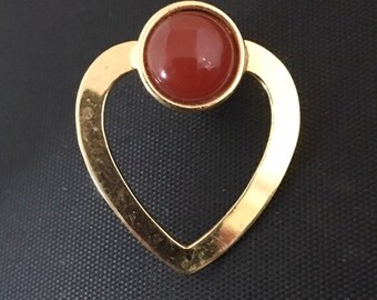 Gold plated brass heart pin with carnelian