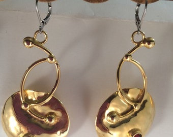 Gold plated brass circle lever back earrings with carnelian.