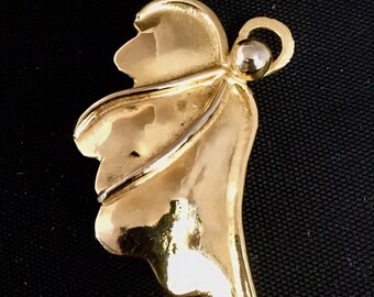 Gold plated brass angel pendant/pin