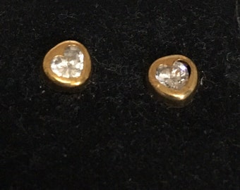 Cubic zirconia heart stud earrings with brass outline