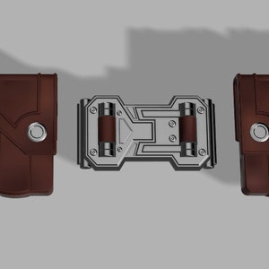 Pode incluir: Um cinto de couro castanho com quatro bolsas e uma fivela prateada. As bolsas têm uma aba com um botão prateado.