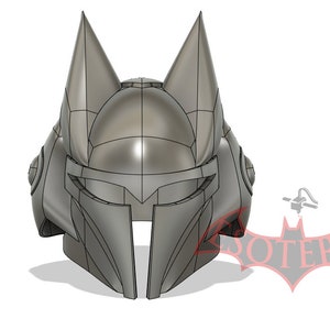 Op de afbeelding: Een 3D-geprint model van een helm met een futuristisch ontwerp. De helm is grijs en heeft een puntige bovenkant met twee oorvormige uitsteeksels. De helm heeft een vizier en een gedetailleerd ontwerp.