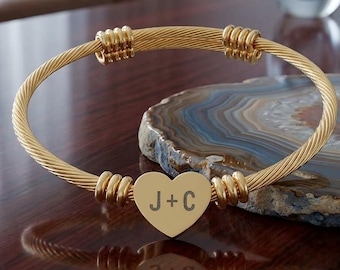 Personalisiertes Herz Manschette Armband | Benutzerdefinierte paar Initialen, Gold Kabel Armband