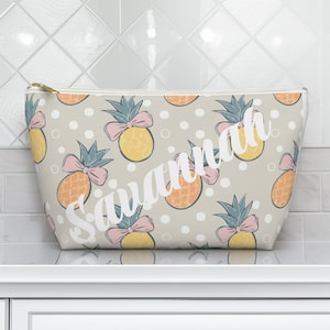 Borsa per il trucco personalizzata a forma di ananas, pochette da viaggio tropicale personalizzata con nome, regalo per lei, accessorio estivo per adolescenti, bomboniera per damigella d&#39;onore, fiocco da civetta