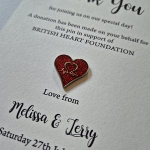 Spilla di beneficenza, biglietti di auguri per matrimonio, regalo per invitati al matrimonio, gettone per matrimonio, in sostituzione di bomboniere, biglietto di donazione di beneficenza, biglietto di auguri di beneficenza,