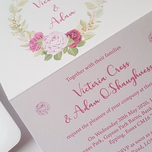 Rosenhochzeitseinladung, Hochzeitseinladung mit RSVP, personalisierte Hochzeitseinladungen, Ziehharmonika-Hochzeit, dreifach gefaltete Hochzeitseinladung,