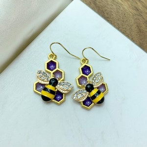 Small Honey Bee Earrings: Bee Lovers, Bee Jewelry, Bee Earrings, Honeycomb, Honey Bee, Resin Jewelry, Resin Earrings, Honeycomb Jewelry
