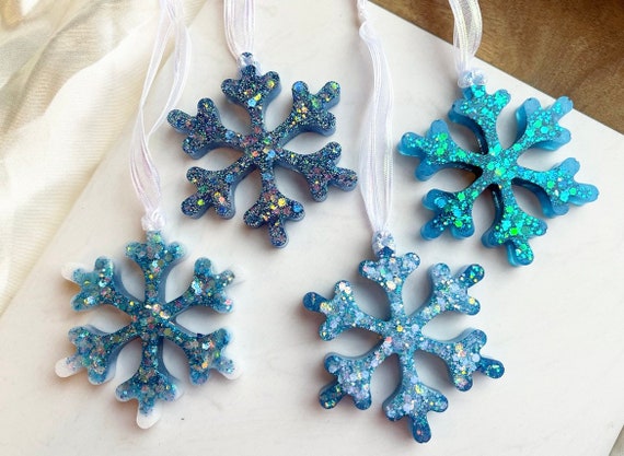 グラスフィニアル クリスマスオーナメント/ブルーを通販する東京のインテリアショップMALTO クリスマスデコレーション 24個のキラキラスノーフレーククリスマスの飾りクリスマスツリーぶら下がっている装飾、青、緑 絶妙な製品 (