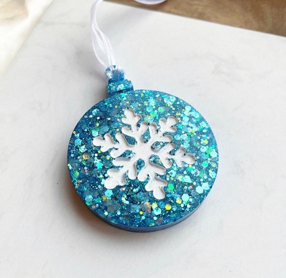 DIY Glitter Snowflake Ornaments - Town & Country Living