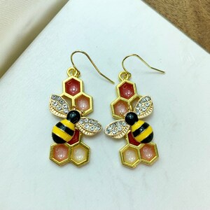 Medium Honey Bee Earrings: Bee Lovers, Bee Jewelry, Bee Earrings, Honeycomb, Honey Bee, Resin Jewelry, Resin Earrings, Honeycomb Jewelry