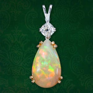 Wisiorek z opalem w stylu edwardiańskim z diamentami, 18-karatowe złoto, opal 5,46 ct