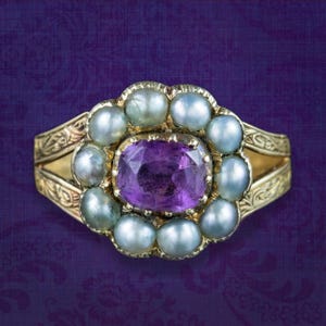 Anillo victoriano antiguo con racimo de perlas y amatista