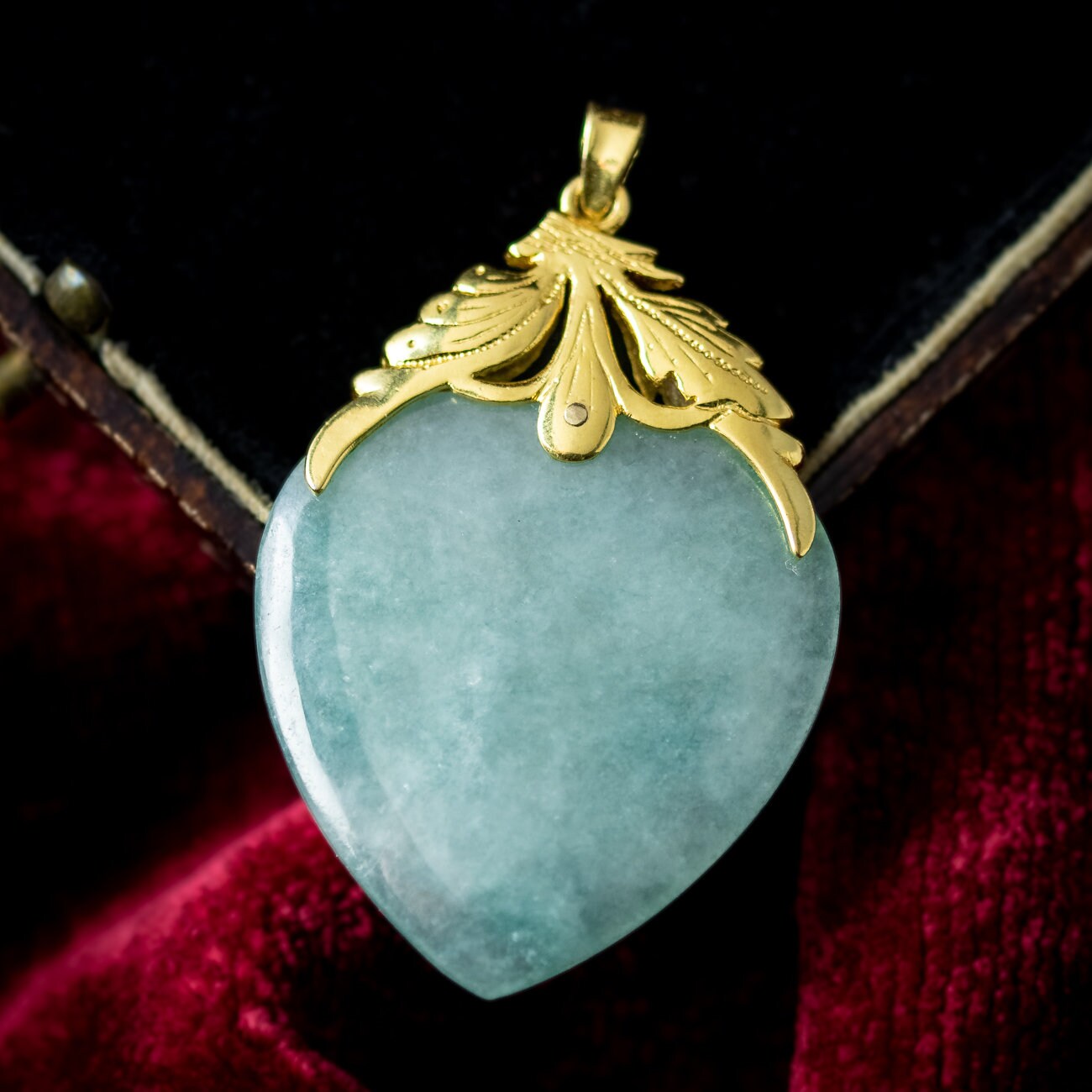 Antique jade heart pendant deals