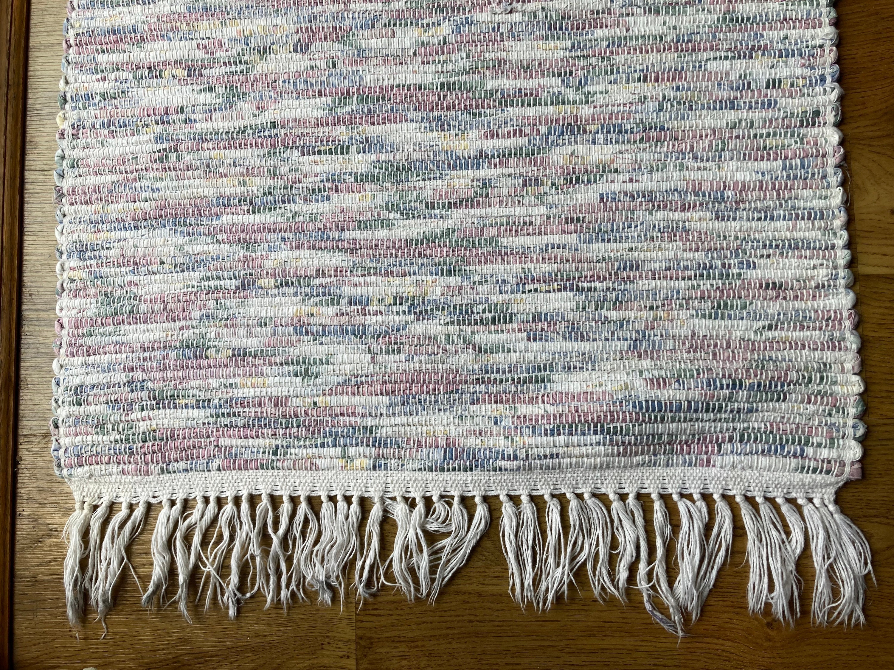 Vintage Pastel Rag Rug: Farmhouse Table Mat (37 1/2
