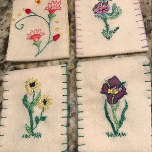 Embroidered Floral Gift Card Holder Set: Spring Easter Gift
